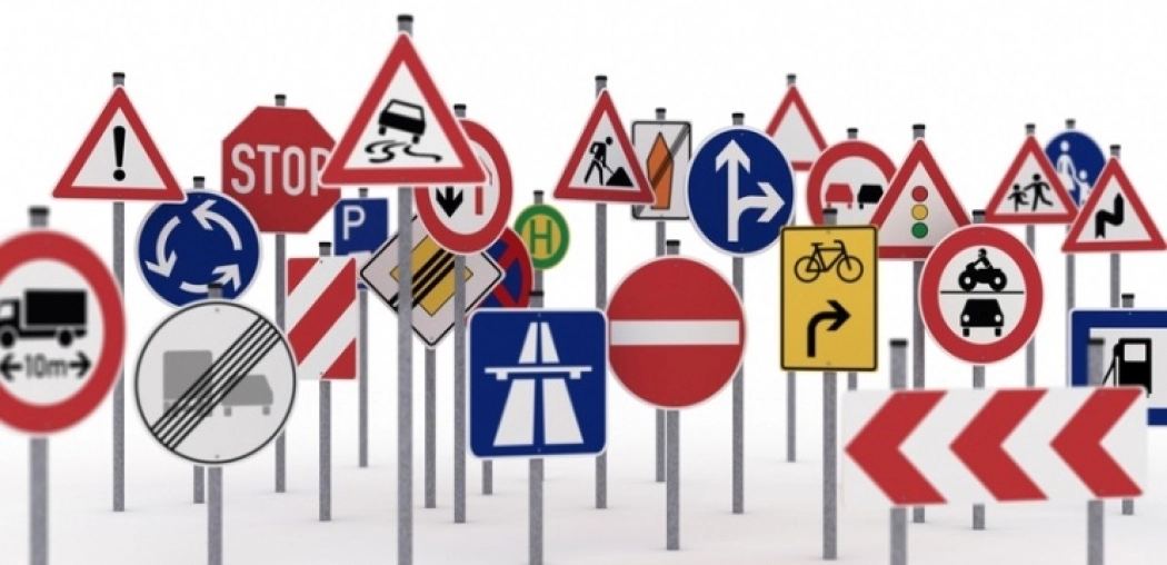 Illustratie van diverse verkeersborden – symbool voor de verkeersactiviteit en verkeersmarkt voor leerlingen van Pius X College